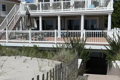 Image de Seven bedroom Ocean Front, on the dunes at Brant Beach, with private beach path.