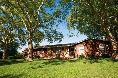 Image de 4 Bedroom Home Central Location