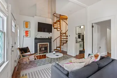 Image de 2-Story Carriage House on Forsyth Park!