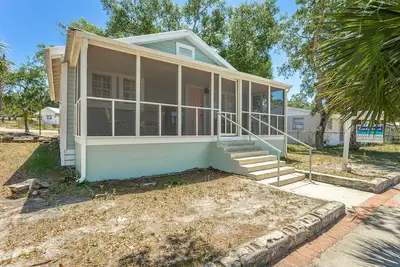 Flip Flop' N 2br\/2ba  Home- Down Town Carrabelle