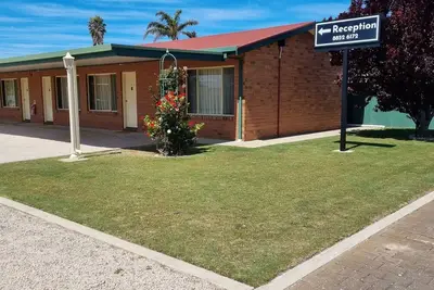 Image de Motel Unit, 1 Street back from the beach with tidal pool