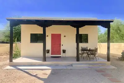 Image de Charming Southwest Casita near Downtown