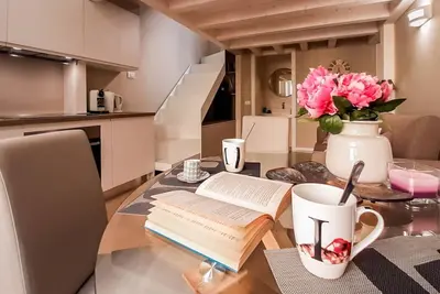 Image de Altido Sophisticated 2 Br loft for 4 w/Spacious terrace