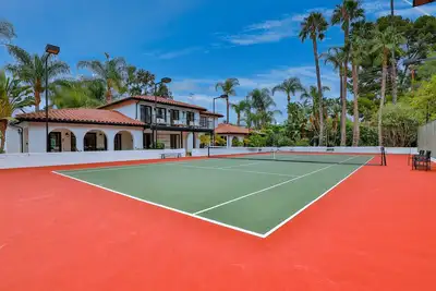 Image de Spanish Revival Resort-Estate w/ Pool, Spa, Tennis, Sherman Oaks
