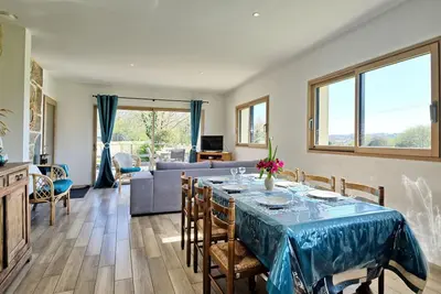 Image de Belle maison de vacances privée pour 6 personnes avec Wifi, Tv, terrasse et parking