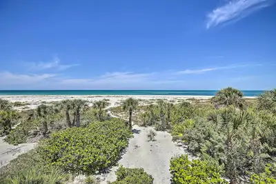 Image de Ocean Waves -Luxe True Ocean Beach Front! Amazing Views + Island Club Amenities!