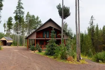 Image de Lazy D Chalet * Private HotTub, Free Wifi, Sleeps 12, 4Br, 2Ba