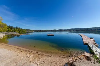 Image de Beautiful Triplex Unit With Spectacular Lake View!