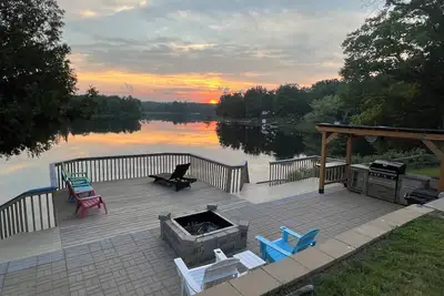 Image de Breathtaking sunsets from sandy, eastern shore of North Lake!