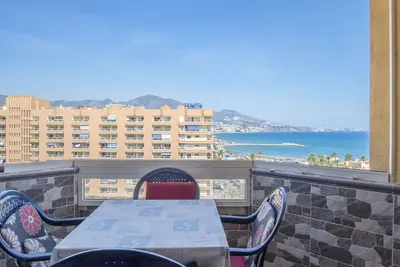 Image de Appartement \"Stunning Marina View\" avec vue montagne, Wi-Fi, jardin et terrasse