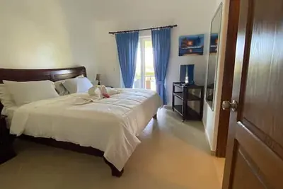 Villa with private pool/garden in gated community, with sport courts, near all
