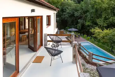 Image de A unique hideaway, embraced by the breathtaking hillside of Caniçada, Gerês