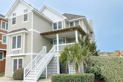 Image de K1142 Ohana. Oceanfront Retreat, Pool w/Cabana, Hot Tub, Elevator, Pets Ok!