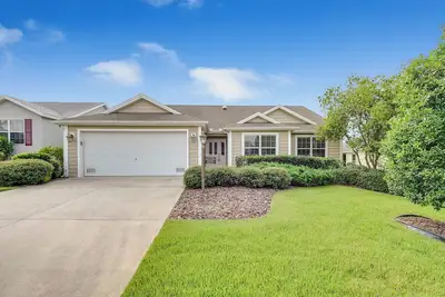 Image de Just Listed Beautiful 2 Bedroom Home Great Location Near Square The Villages