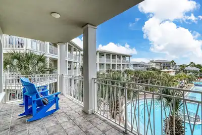 Image de Newly Renovated Pool View Condo Near Beach & Rosemary | Lagoon Pool | 4 Bikes