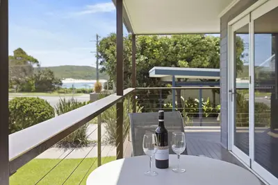 Image de Fingal Bay Beach House - Water Views and Seconds From the Beach
