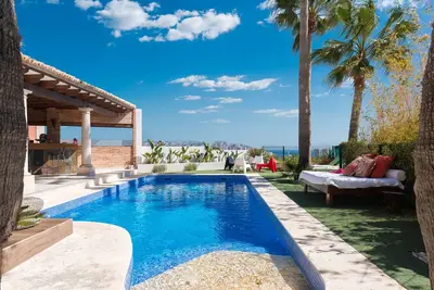 Villa with spectacular views 10 min. from Benidorm with private pool 12 Pax.