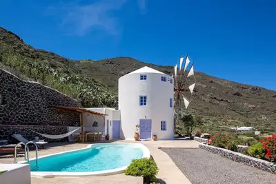 Image de Blue Windmill Santorini luxury villa with private pool and sea view