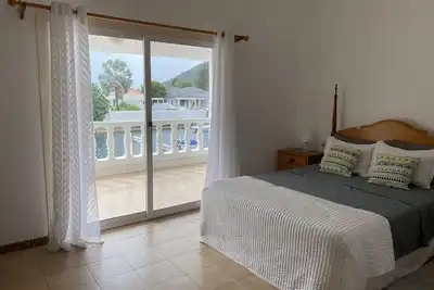 Waterfront Villa -5 minute walk to the North Beach on the North Finger