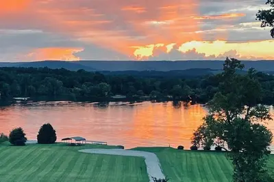 Image de Scenic Lake House Golf Hole, Views, Game Room