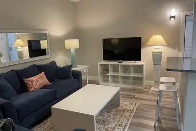 Image de Siesta Key Village-Suite #4: A block to the Beach!