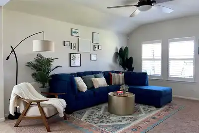 Image de Cozy Residential Home with Designated Work Space