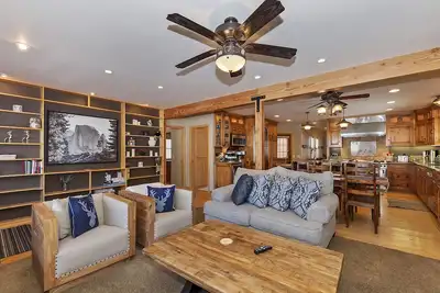 Image de Huge Lake Lodge-6/4-5 King Beds! Lake Views-Book 2 Nights Get 3rd 1/2 Off! #5709