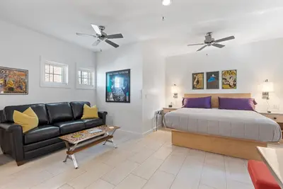 Image de Boutique Hotel Folly Room 5: King Deluxe Studio - cozy porch views of the Folly River Ada