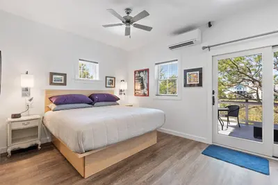 Image de Boutique Hotel Folly Room 7: Deluxe Studio with a spacious deck and marsh views