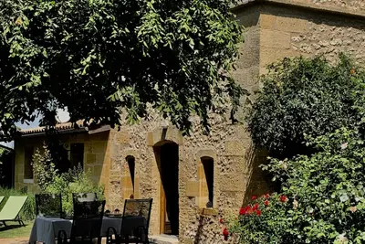 Image de Pigeonnier, piscine et vignoble bio