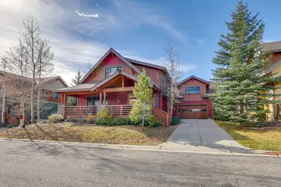 Image de Quiet Fraser Family Escape: Hot Tub & Front Porch!