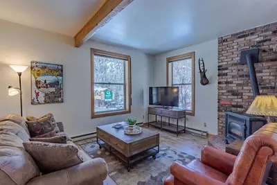 Image de \"Updated 1 bed 1 bath Downtown Ouray Condo w/Ac. ”