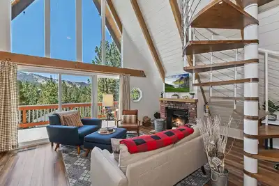 Image de The Frame by Destination Big Bear : Classic A Frame with Ski Slope Views in Upper Moonridge!