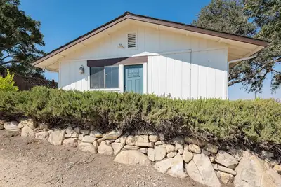 Image de Stylish Cottage on 24 acres w/Endless Vineyard Views and Heart Hill on 46 West