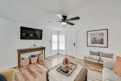 Image de Newly Furnished Model Home. Gameroom. Close to Tcu!