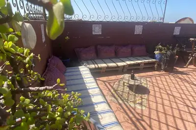 Image de top floor apartment with a terrace