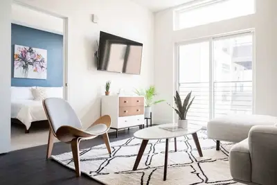 Image de Skyline Blue Modern Loft | Zuni Lofts