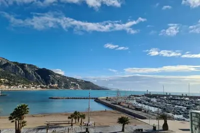 Image de Menton 3 pièces vue mer bord de plage hyper centre au cœur de la vieille ville