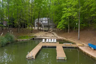 Image de Game Room, Quiet Cove & Dock! Lakefront! Sleeps 18