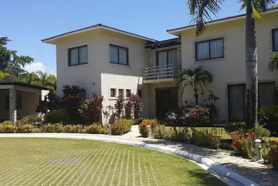 7bd beach complex on Playa Laguna, guest-friendly, fully furnished and equipped
