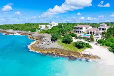 Image de Villa De Luxe En Bord De Mer & Beachhouse + 2 Suv