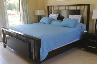 12bd beach complex, 3 large private pools and gardens, cable Tv/Internet/Ac Bbq