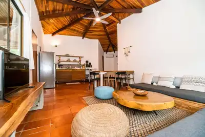 Image de Stylish villa surrounded by lush gardens