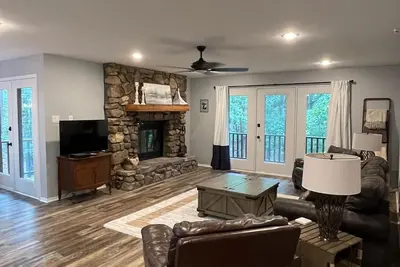 Image de 2br 2Bath Condo Tree top view located at Lake Ouachita. .