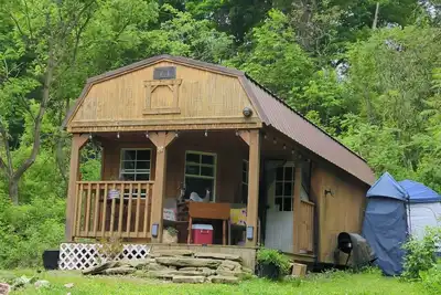 Image de Private Cabin on Spring Fed Pond. Hiking, Hunting, Fishing and Serenity!