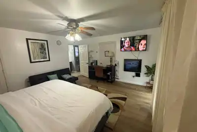 Image de Cozy Room apartment in a quiet neighborhood wt King Size bed, Wifi n' smart Tv