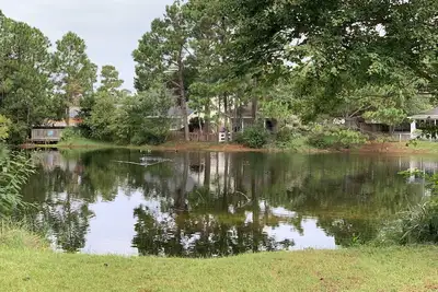 Image de Lovely 2 bedroom on lake between 2 beaches!