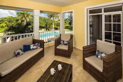 Image de 3bd apt in beachfront resort with gym, sport courts, waterpark, kids' playground