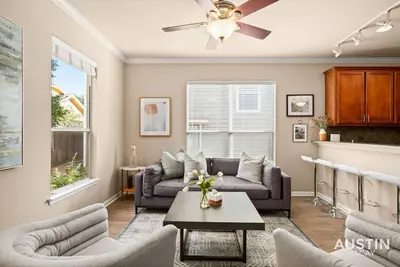 Image de Spectacular Neighborhood! Spacious House and Yard