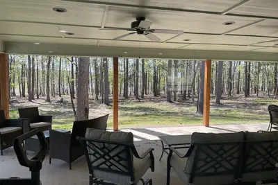 Image de The Shores - Beautiful waterfront home on The Shores of Lake Sam Rayburn